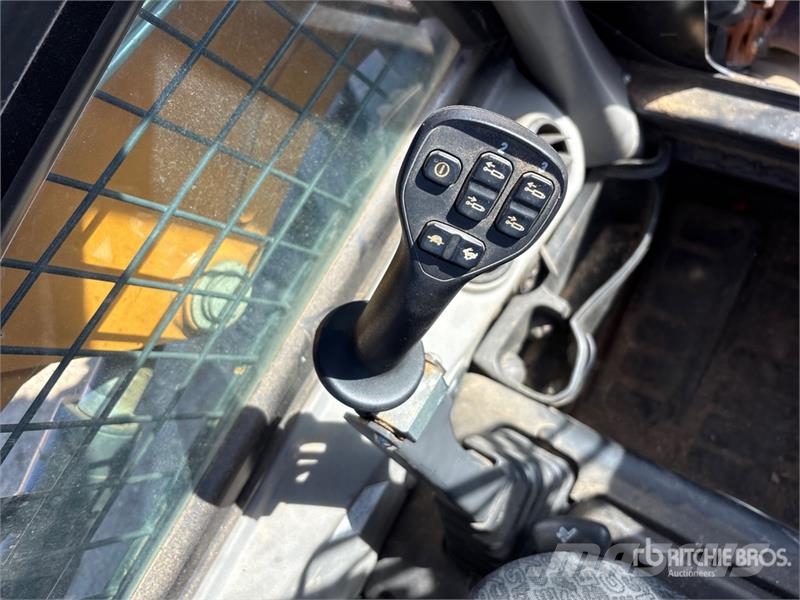 CASE SR270B Two-Speed Skid Steer Loader Šmykom riadené nakladače