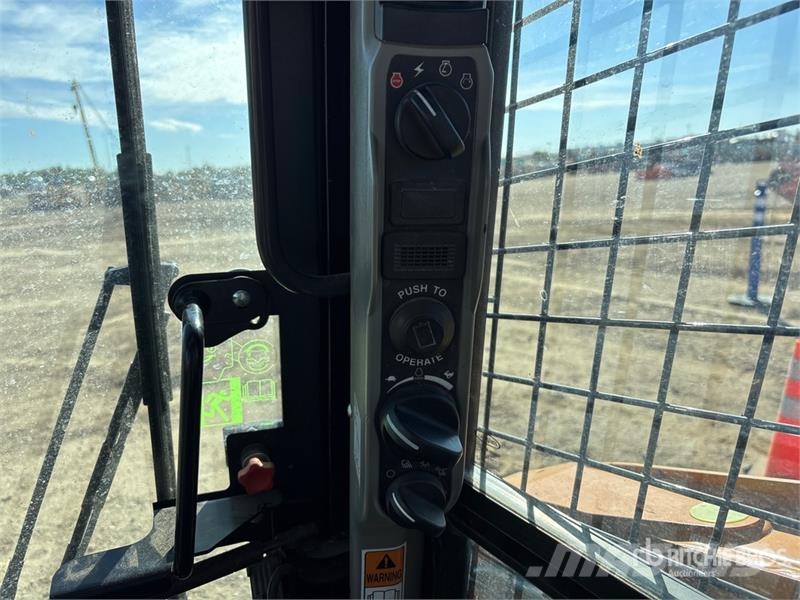 CASE SR270B Two-Speed Skid Steer Loader Šmykom riadené nakladače
