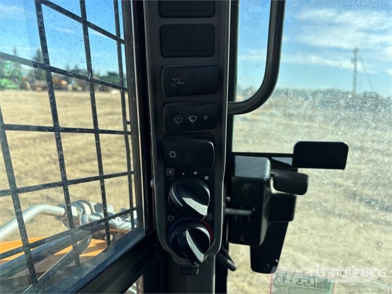 CASE SR270B Two-Speed Skid Steer Loader Šmykom riadené nakladače