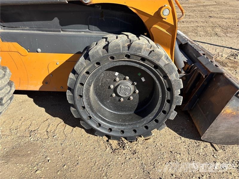 CASE SR270B Two-Speed Skid Steer Loader Šmykom riadené nakladače