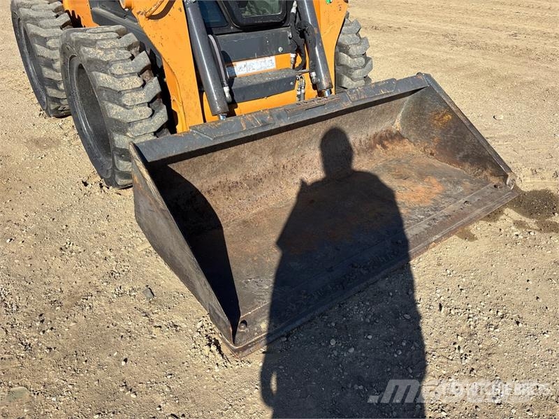 CASE SR270B Two-Speed Skid Steer Loader Šmykom riadené nakladače