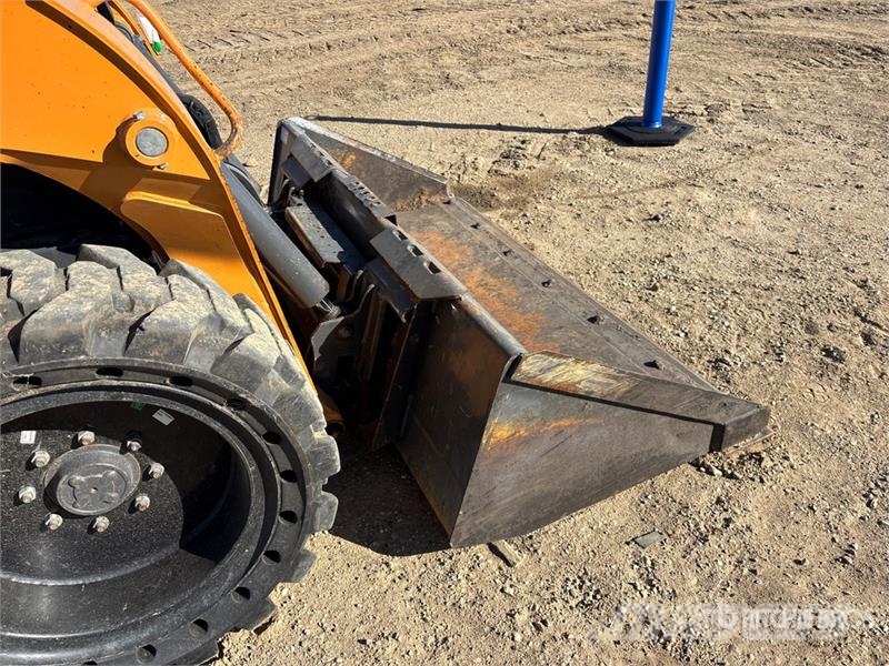 CASE SR270B Two-Speed Skid Steer Loader Šmykom riadené nakladače