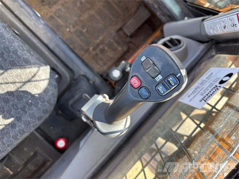 CASE SR270B Two-Speed Skid Steer Loader Šmykom riadené nakladače