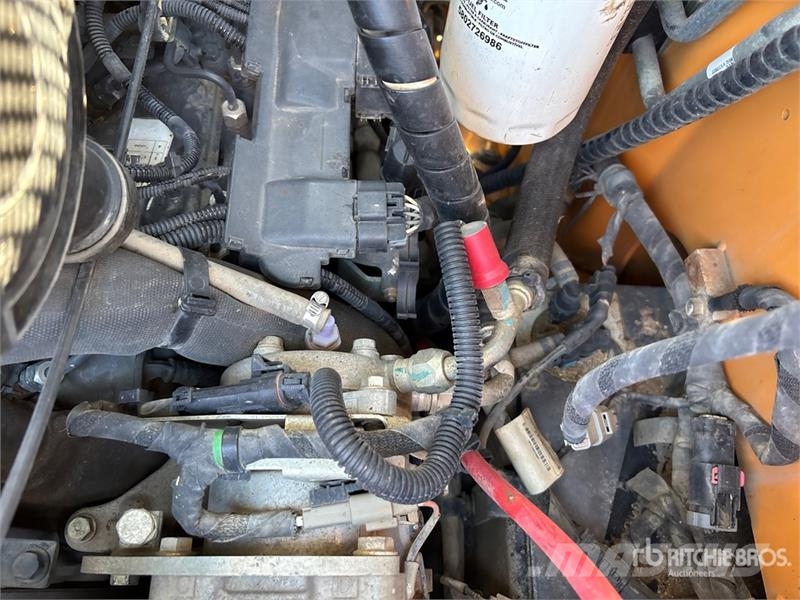 CASE SR270B Two-Speed Skid Steer Loader Šmykom riadené nakladače