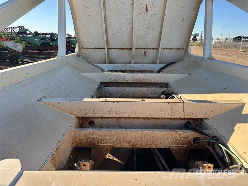 Castleton Tri/A Belly Dump Trailer Remorque benne
