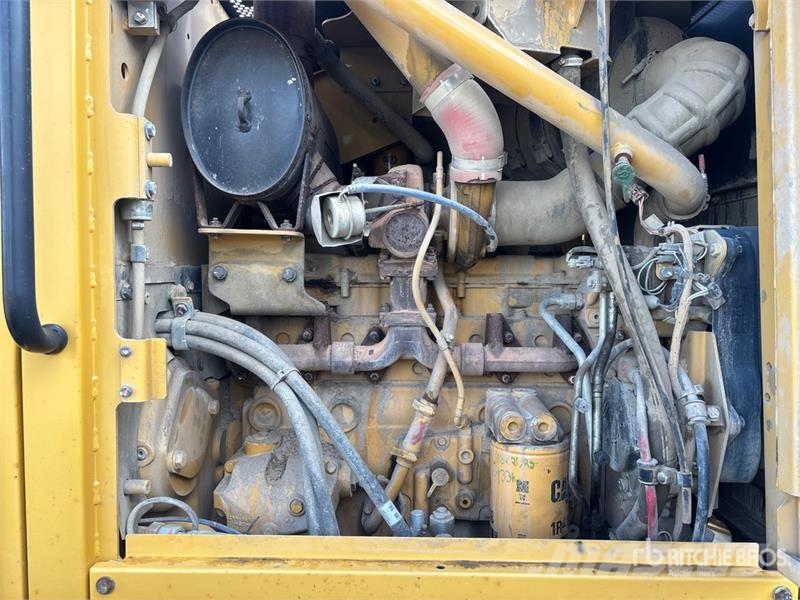 CAT 160M VHP Plus معدات تمهيد الطرق