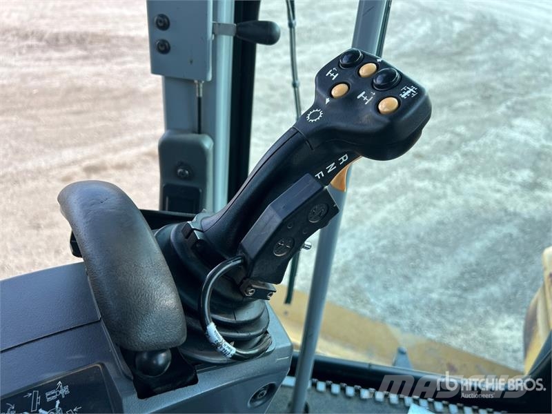 CAT 160M VHP Plus Грейдеры