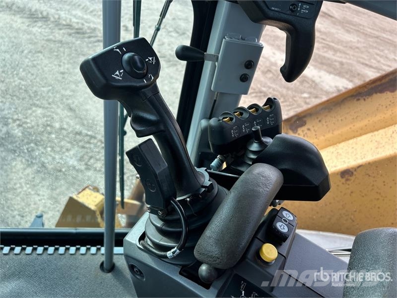 CAT 160M VHP Plus Грейдеры