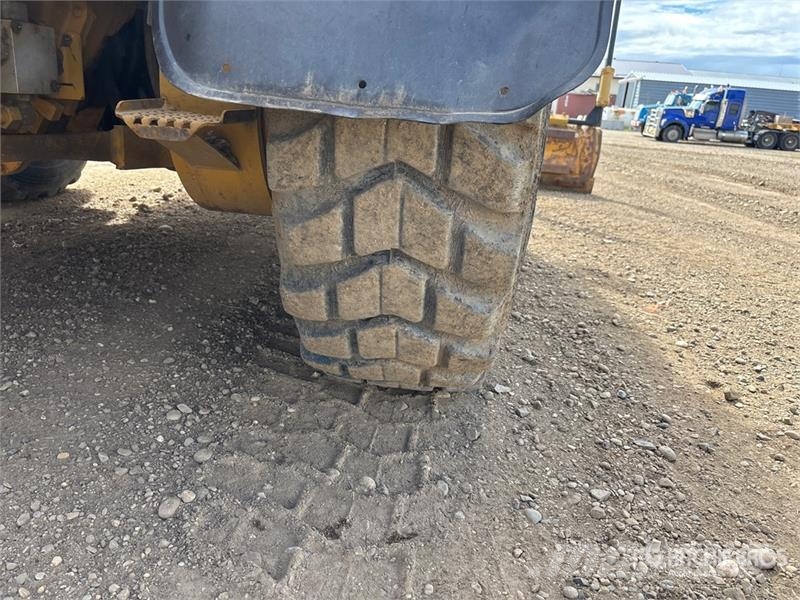 CAT 160M VHP Plus معدات تمهيد الطرق