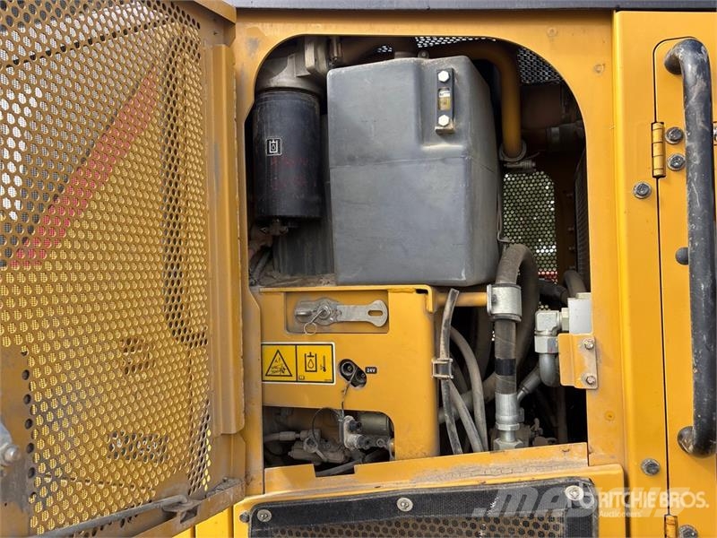 CAT 160M VHP Plus معدات تمهيد الطرق