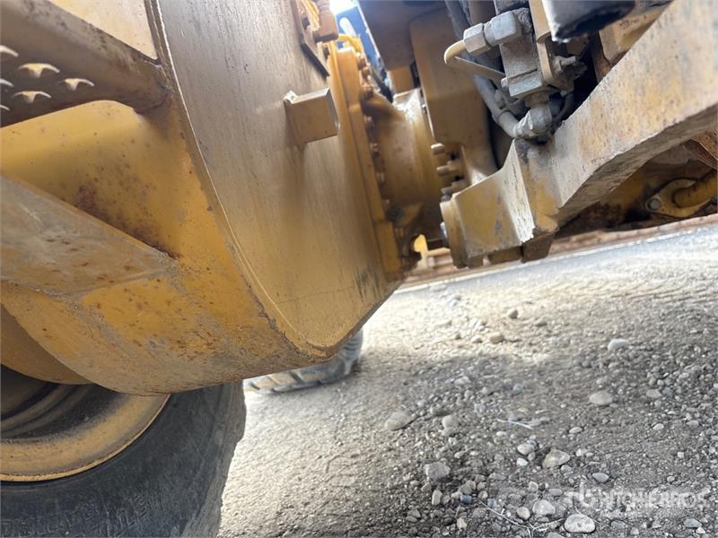 CAT 160M VHP Plus معدات تمهيد الطرق