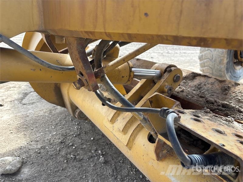 CAT 160M VHP Plus معدات تمهيد الطرق