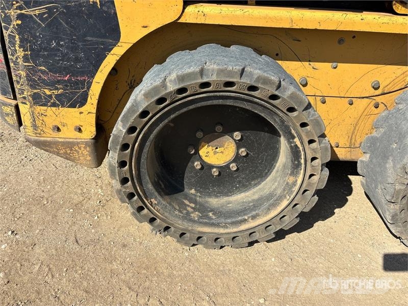 CAT 226 Šmykom riadené nakladače