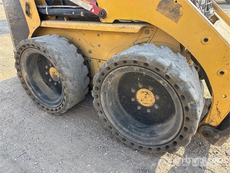 CAT 226 Skid steer loaders