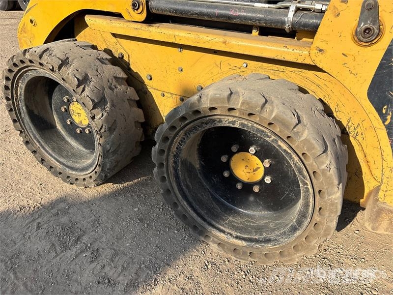 CAT 226 Skid steer loaders