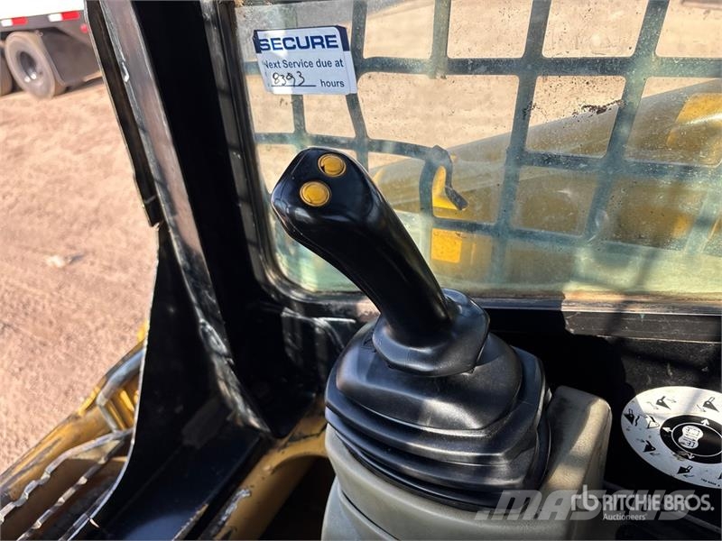 CAT 226 Skid steer loaders
