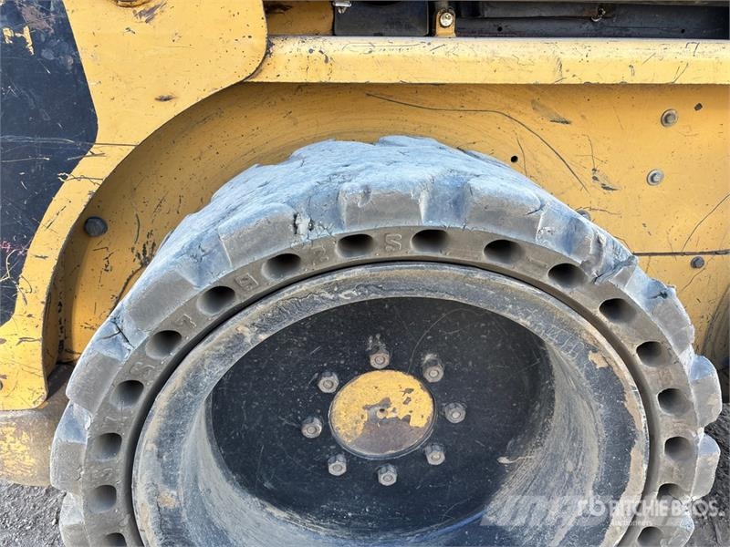 CAT 226 Skid steer loaders
