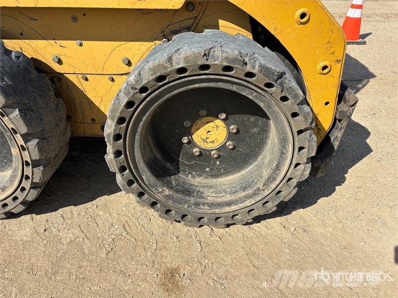 CAT 226 Šmykom riadené nakladače