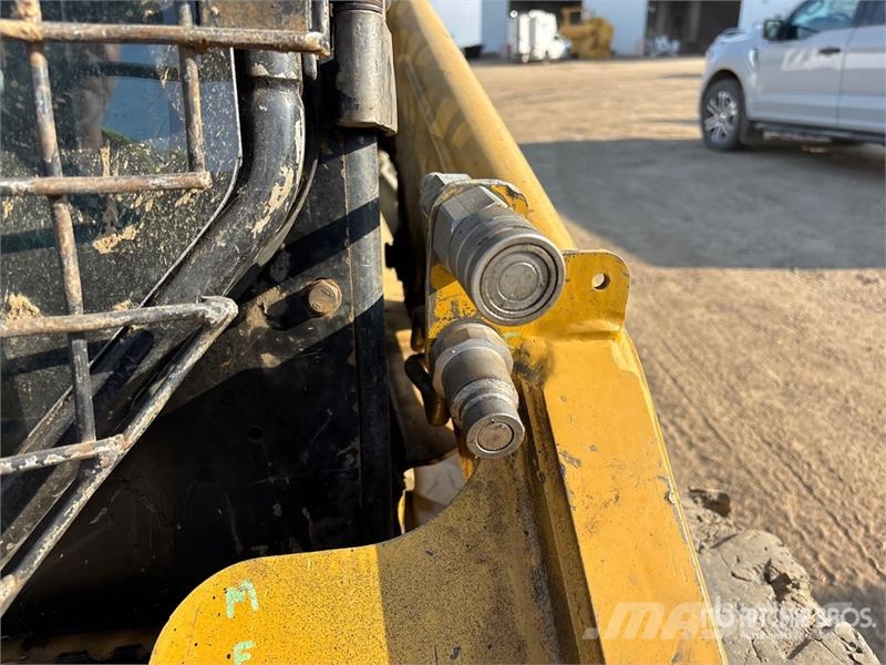 CAT 226 Skid steer loaders