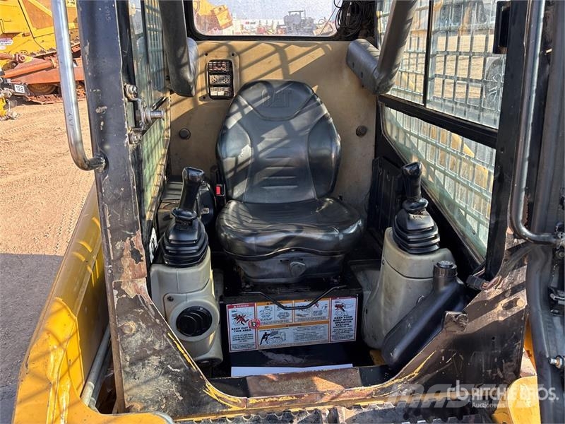 CAT 226 Skid steer loaders