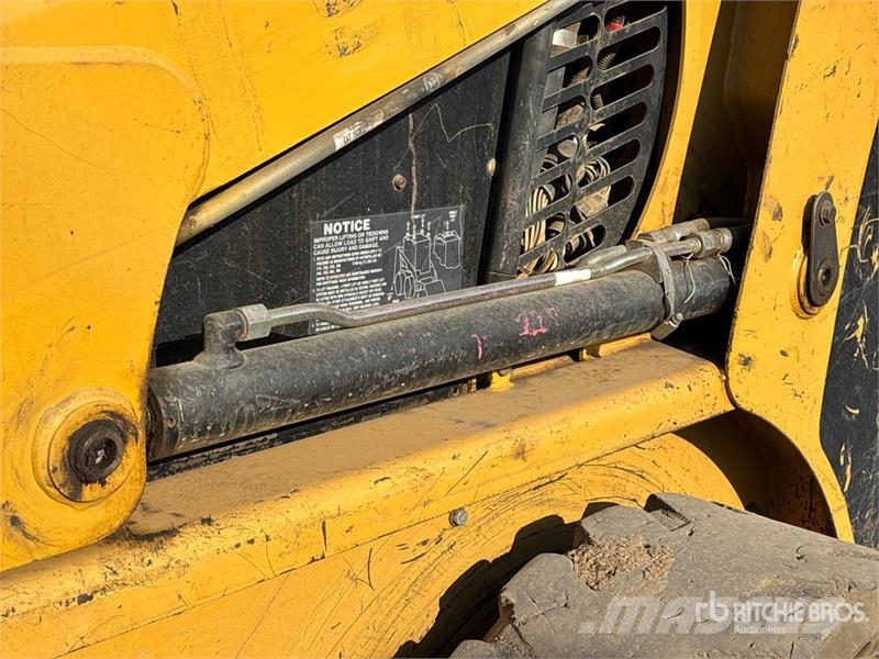 CAT 226 Skid steer loaders