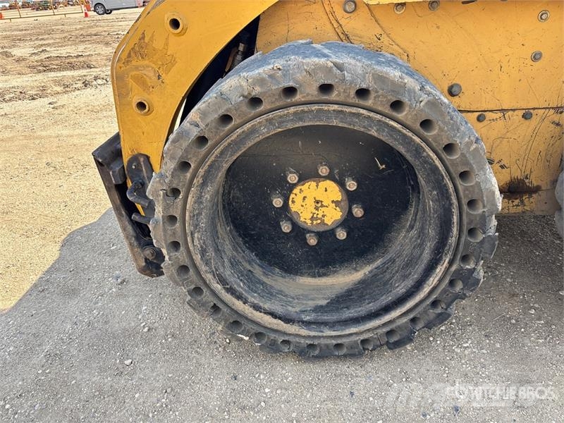 CAT 226 Šmykom riadené nakladače