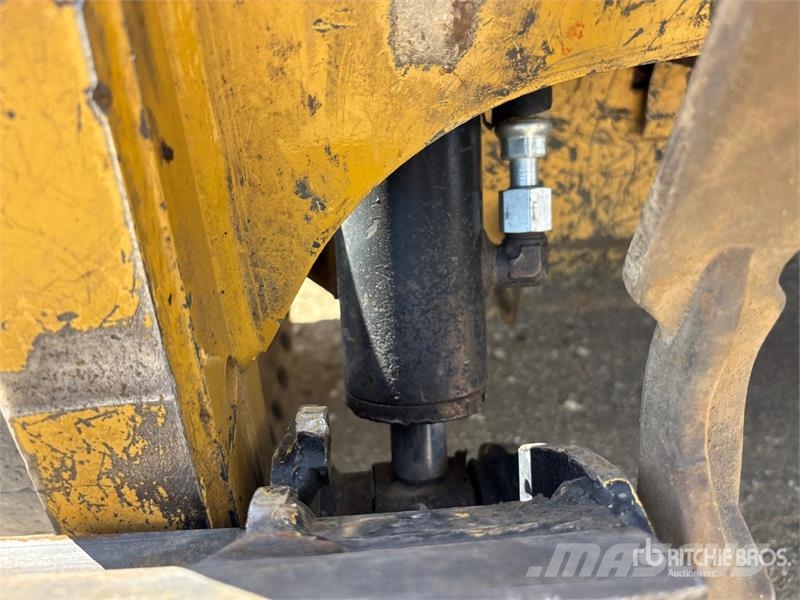 CAT 226 Šmykom riadené nakladače