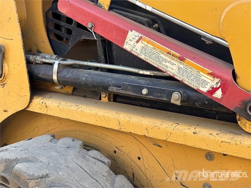 CAT 226 Skid steer loaders