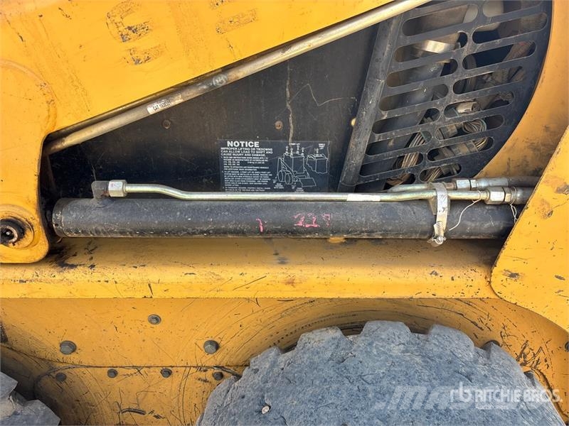 CAT 226 Šmykom riadené nakladače