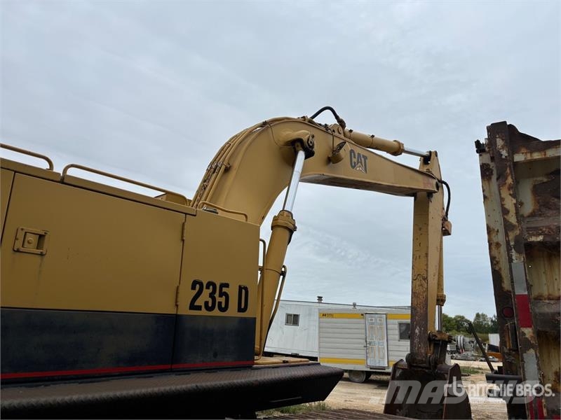 CAT 235D Paletli ekskavatörler
