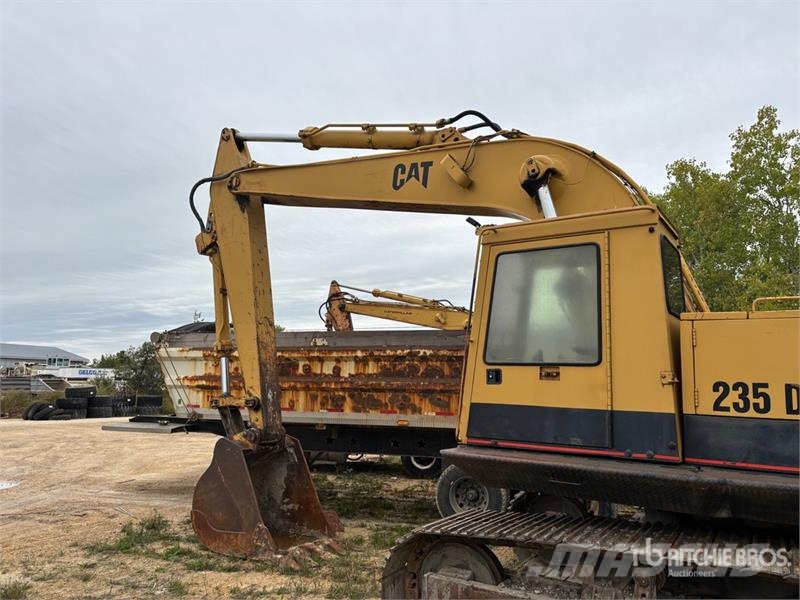 CAT 235D Paletli ekskavatörler