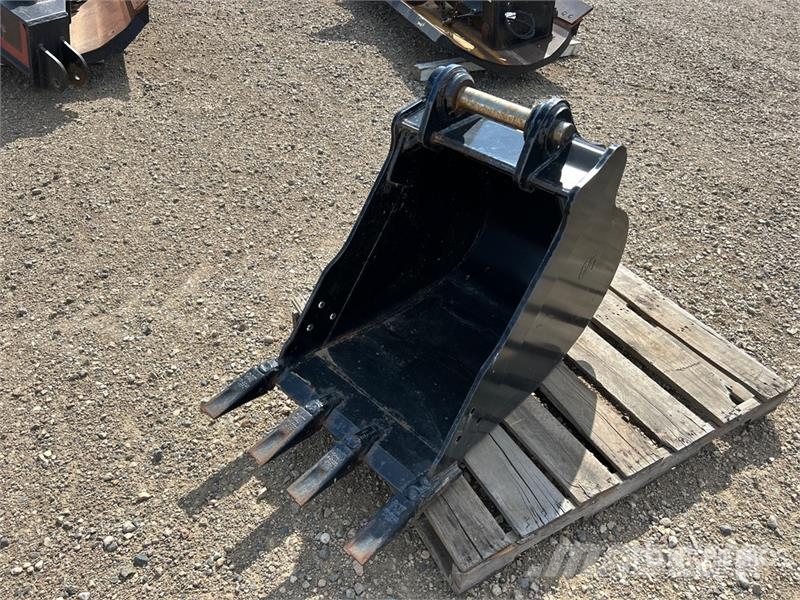 CAT 24 in .30 cyd Digging Excavator Bucket - Fits Cat Godet