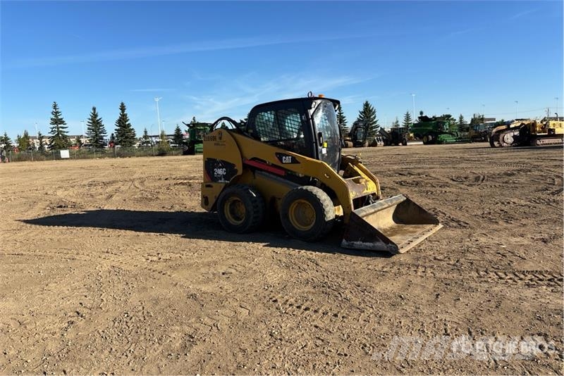 CAT 246C لوادر انزلاقية التوجيه