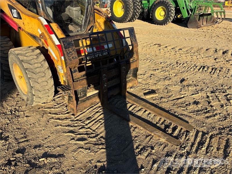 CAT 246C Kompaktrakodók