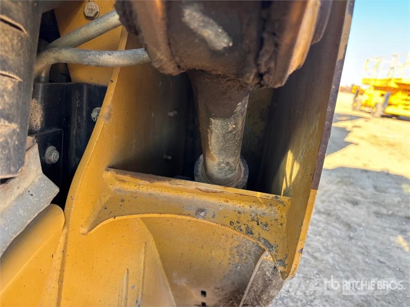 CAT 246C لوادر انزلاقية التوجيه