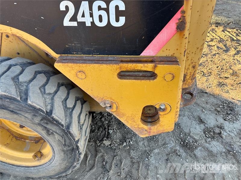 CAT 246C Kompaktrakodók