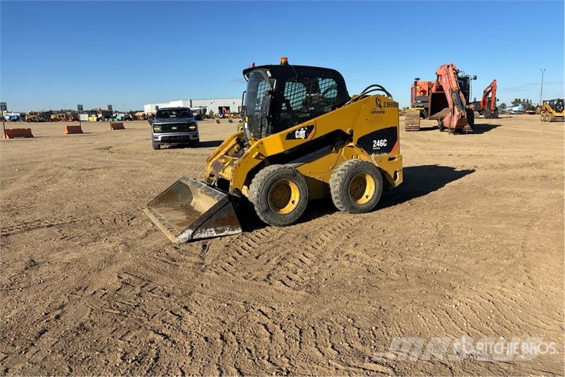 CAT 246C لوادر انزلاقية التوجيه