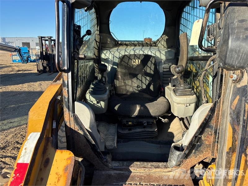 CAT 246C Kompaktrakodók
