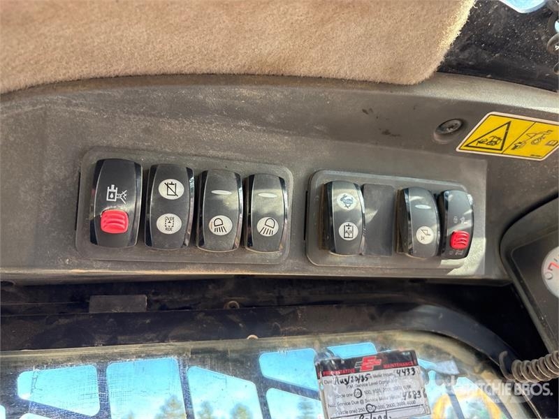 CAT 246C لوادر انزلاقية التوجيه