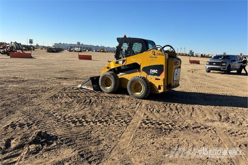 CAT 246C لوادر انزلاقية التوجيه