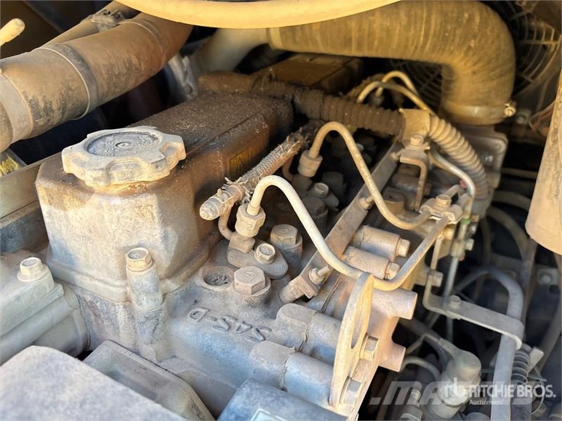 CAT 246C لوادر انزلاقية التوجيه