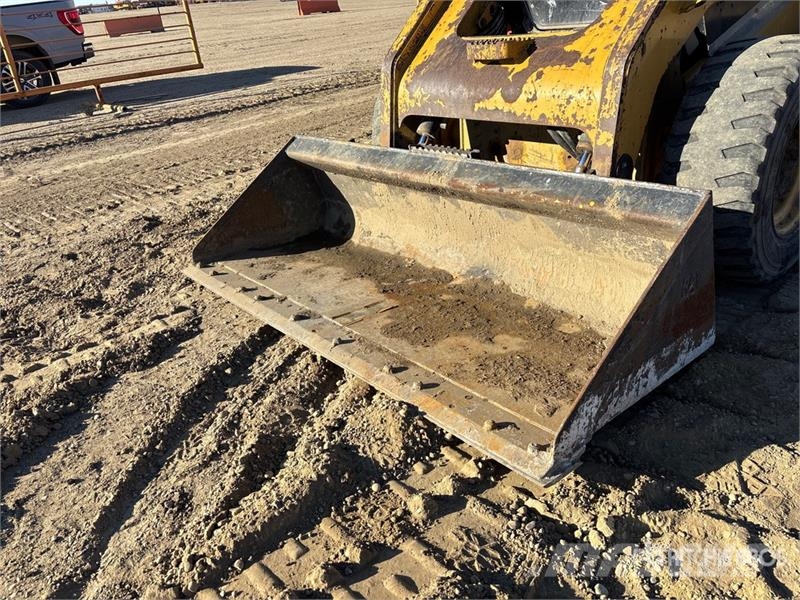 CAT 246C لوادر انزلاقية التوجيه