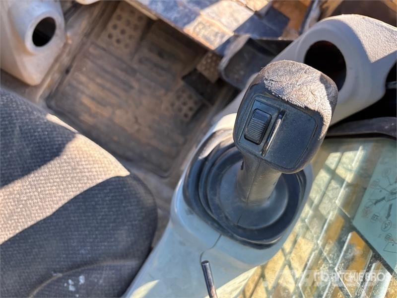 CAT 246C لوادر انزلاقية التوجيه