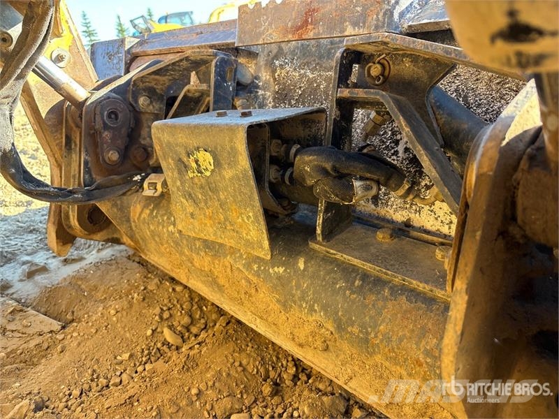 CAT 246C لوادر انزلاقية التوجيه