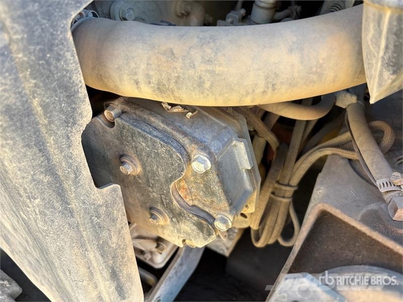 CAT 246C لوادر انزلاقية التوجيه