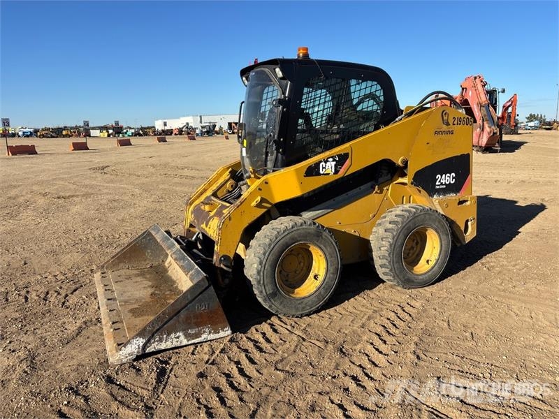 CAT 246C لوادر انزلاقية التوجيه