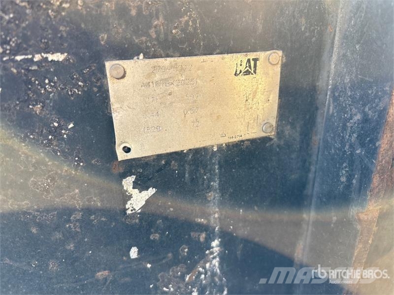 CAT 246C لوادر انزلاقية التوجيه