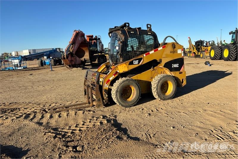 CAT 246C Kompaktrakodók