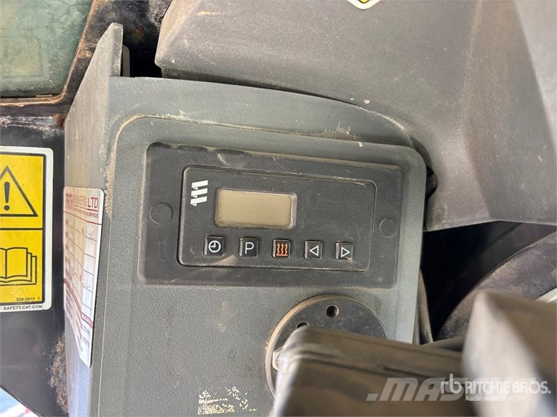 CAT 246C Kompaktrakodók