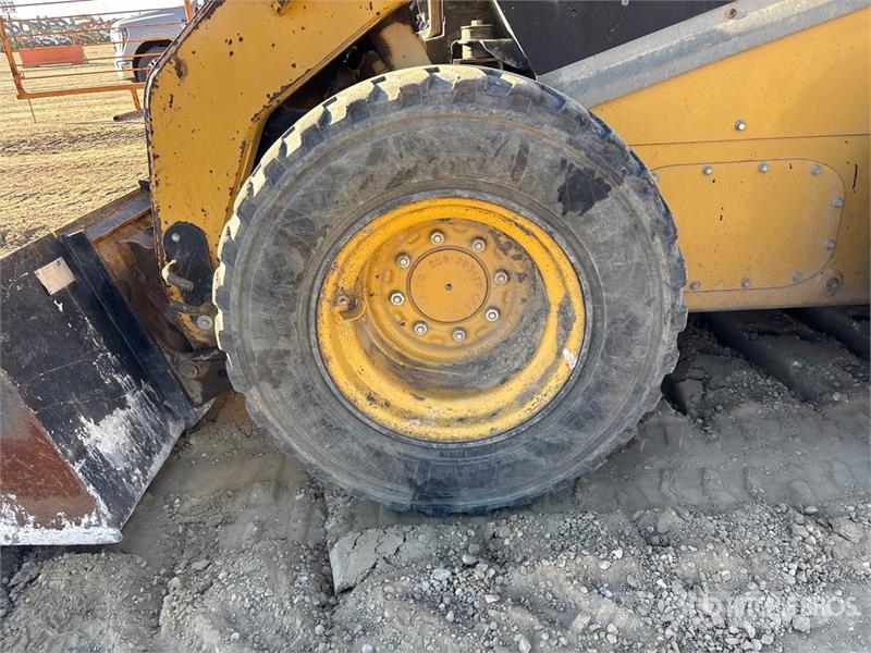 CAT 246C لوادر انزلاقية التوجيه